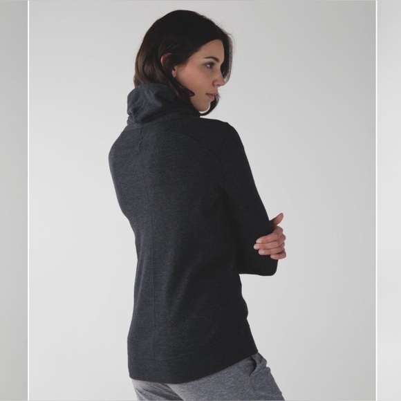 Lululemon In A Cinch Long Sleeve Tee 🖤 REVERISBLE - Picture 4 of 14